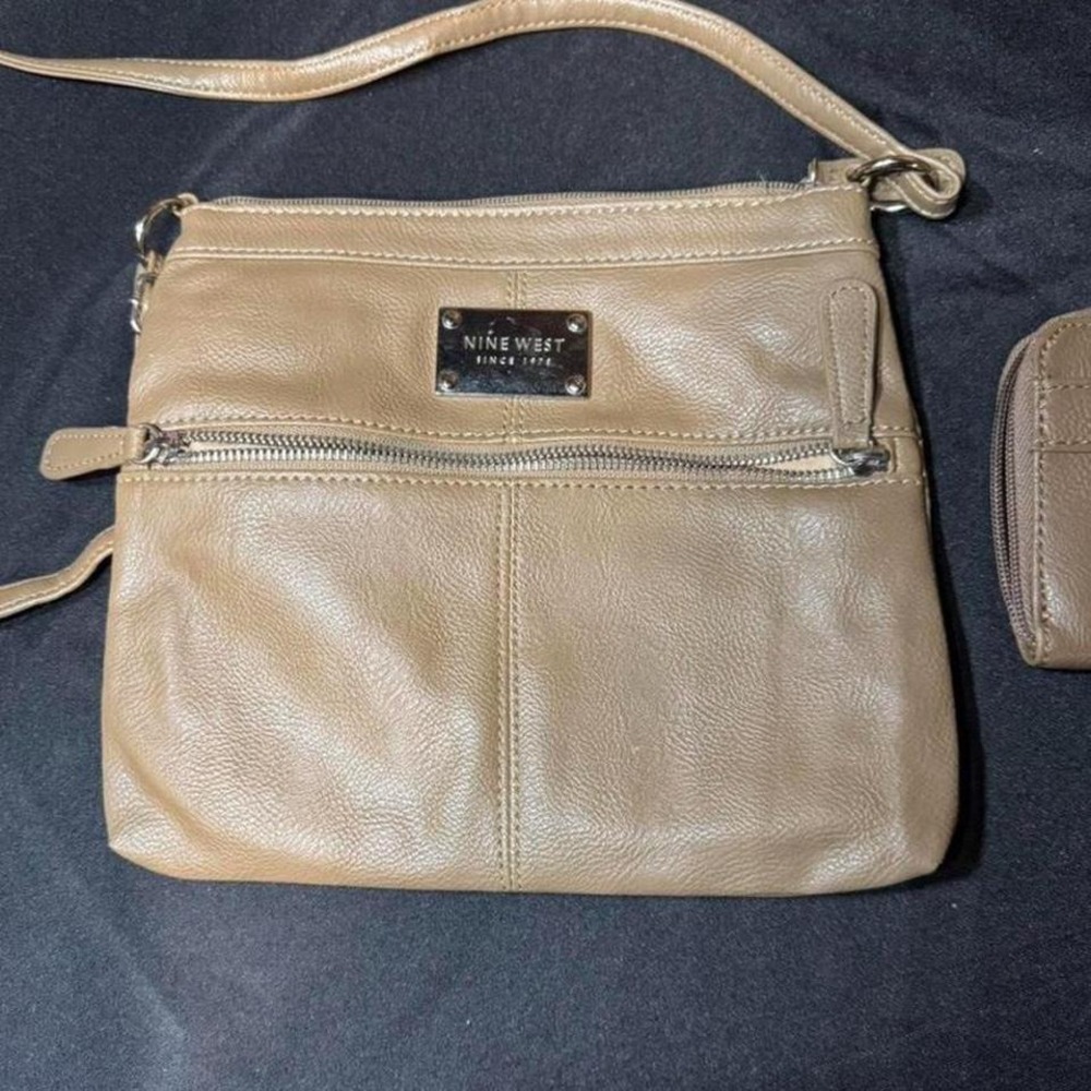 Nine West beige‎ leather crossbody and wallet